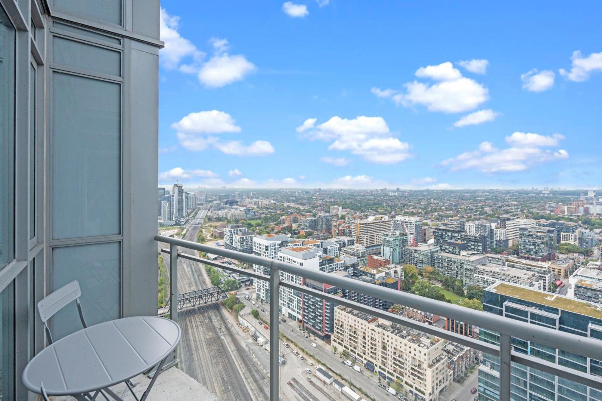 Globalstay Elegant Downtown Apartments Toronto Exterior foto